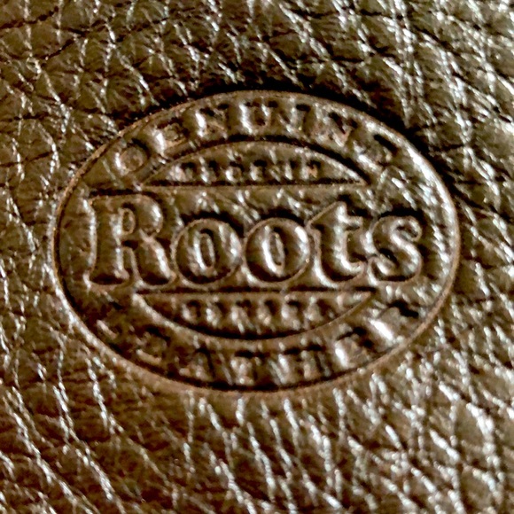 Roots Wristlet Zipper Pouch in Brown Pebbled Leather Excellent Condition unisex - Picture 5 of 7